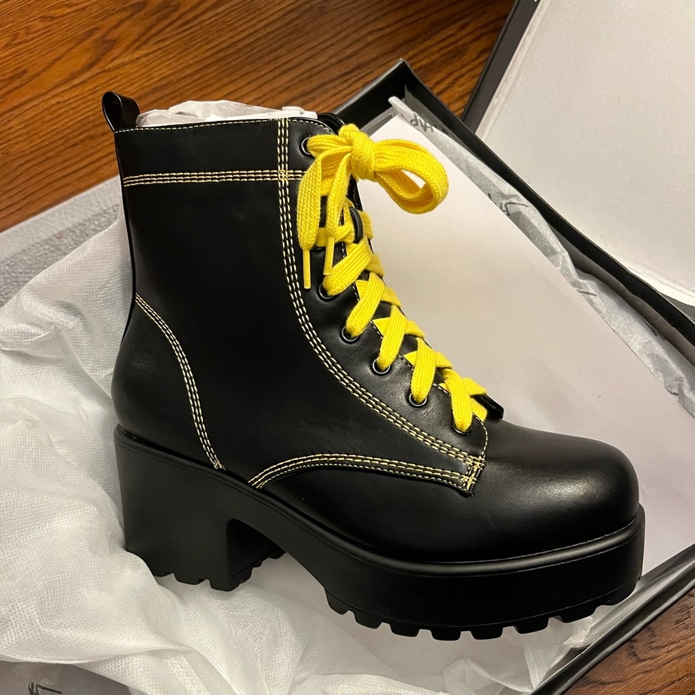 Nastygal Yellow Contrast Lace Chunky Platform Ankle Combat Boots Black 8 NWT new